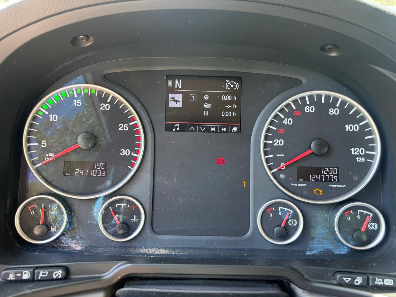 MAN TGS 26.460 6x2-4 BL TGS 26.460 6x2-4 BL, Lenk-/Liftachse, Navi - Kamion sa hidrauličnom kukom: slika 3 MAN TGS 26.460 6x2-4 BL TGS 26.460 6x2-4 BL, Lenk-/Liftachse, Navi - Kamion sa hidrauličnom kukom: slika 3