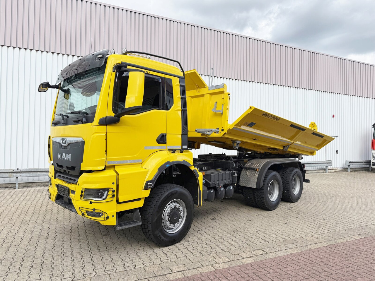 MAN TGS 26.470 6x6 BB TGS 26.470 6x6 BB, Hohe Bauart, Navi, Motorabtrieb, Bordmatik - Istovarivač: slika 1 MAN TGS 26.470 6x6 BB TGS 26.470 6x6 BB, Hohe Bauart, Navi, Motorabtrieb, Bordmatik - Istovarivač: slika 1