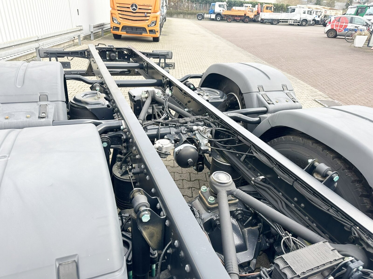 MAN TGS 26.480 6x2-4 LL TGS 26.480 6x2-4 LL, Retarder, Lenk-/Liftachse, Standklima - Kamion sa golom šasijom i zatvorenom kabinom: slika 3 MAN TGS 26.480 6x2-4 LL TGS 26.480 6x2-4 LL, Retarder, Lenk-/Liftachse, Standklima - Kamion sa golom šasijom i zatvorenom kabinom: slika 3