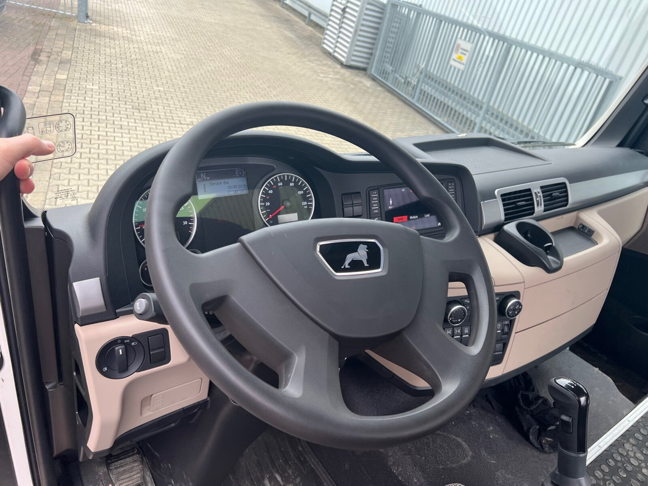 MAN TGS 33.360/440 6x4 BB TGS 33.360/440 6x4 BB, Häckslerkabine, NMV Nebenantrieb - Kamion sa golom šasijom i zatvorenom kabinom: slika 3 MAN TGS 33.360/440 6x4 BB TGS 33.360/440 6x4 BB, Häckslerkabine, NMV Nebenantrieb - Kamion sa golom šasijom i zatvorenom kabinom: slika 3