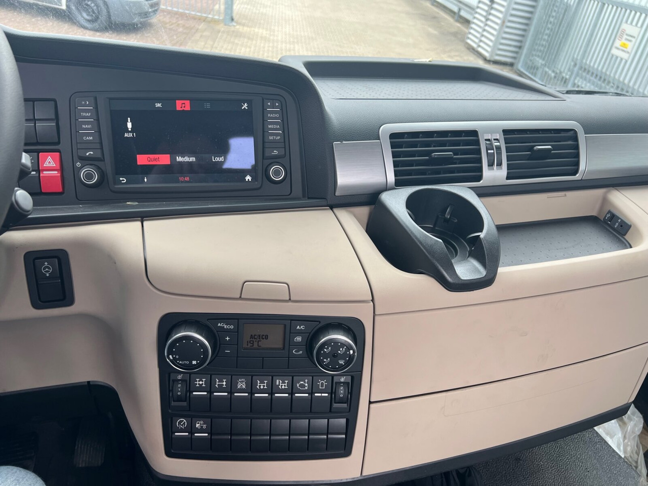 MAN TGS 33.360/440 6x4 BB TGS 33.360/440 6x4 BB, Häckslerkabine, NMV Nebenantrieb - Kamion sa golom šasijom i zatvorenom kabinom: slika 5 MAN TGS 33.360/440 6x4 BB TGS 33.360/440 6x4 BB, Häckslerkabine, NMV Nebenantrieb - Kamion sa golom šasijom i zatvorenom kabinom: slika 5