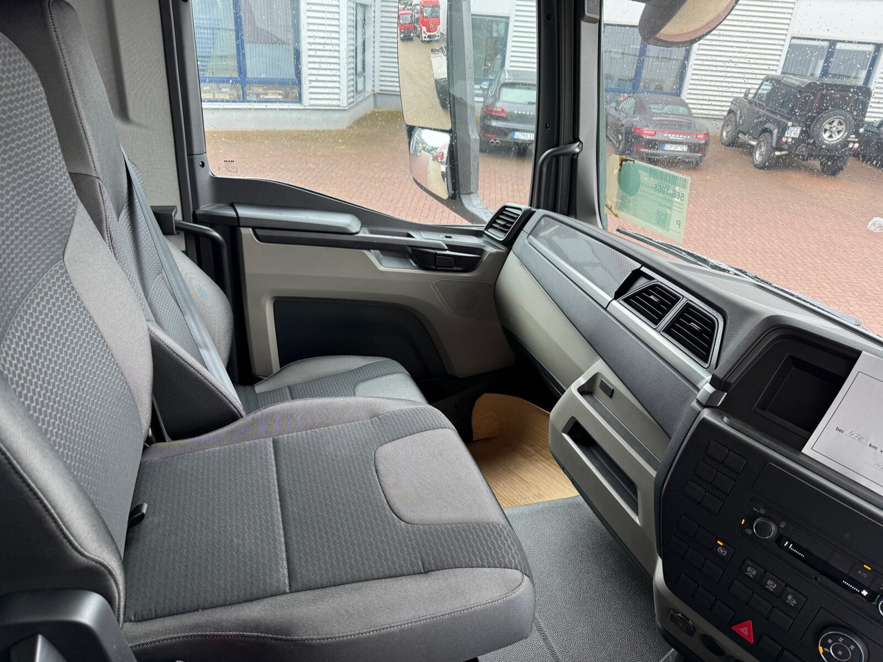 MAN TGS 33.440 6x6 BB CH RHD TGS 33.440 6x6 BB CH RHD, Euro2, Rechtslenker, Einzelbereifung - Kamion sa golom šasijom i zatvorenom kabinom: slika 5 MAN TGS 33.440 6x6 BB CH RHD TGS 33.440 6x6 BB CH RHD, Euro2, Rechtslenker, Einzelbereifung - Kamion sa golom šasijom i zatvorenom kabinom: slika 5