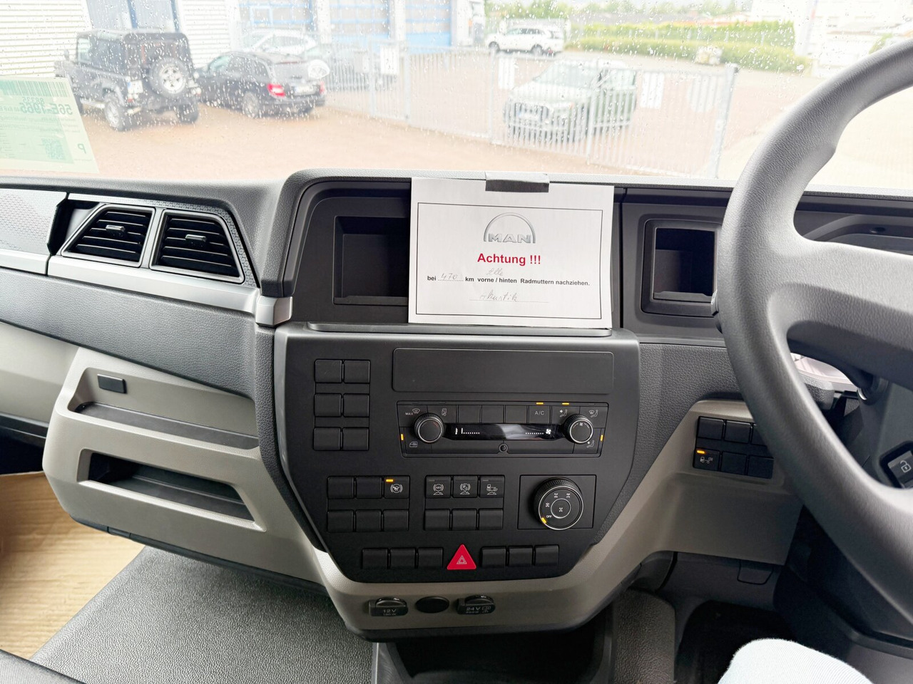 MAN TGS 33.440 6x6 BB CH RHD TGS 33.440 6x6 BB CH RHD, Euro2, Rechtslenker, Einzelbereifung - Kamion sa golom šasijom i zatvorenom kabinom: slika 3 MAN TGS 33.440 6x6 BB CH RHD TGS 33.440 6x6 BB CH RHD, Euro2, Rechtslenker, Einzelbereifung - Kamion sa golom šasijom i zatvorenom kabinom: slika 3