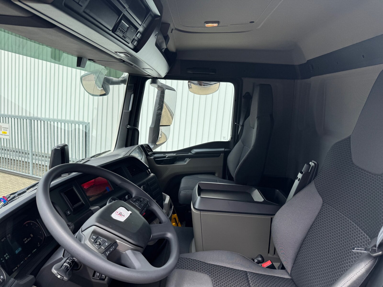 MAN TGS 33.480 6x6 BB CH TGS 33.480 6x6 BB CH, Hohe Bauart, Nebenantrieb - Kamion sa hidrauličnom kukom: slika 2 MAN TGS 33.480 6x6 BB CH TGS 33.480 6x6 BB CH, Hohe Bauart, Nebenantrieb - Kamion sa hidrauličnom kukom: slika 2