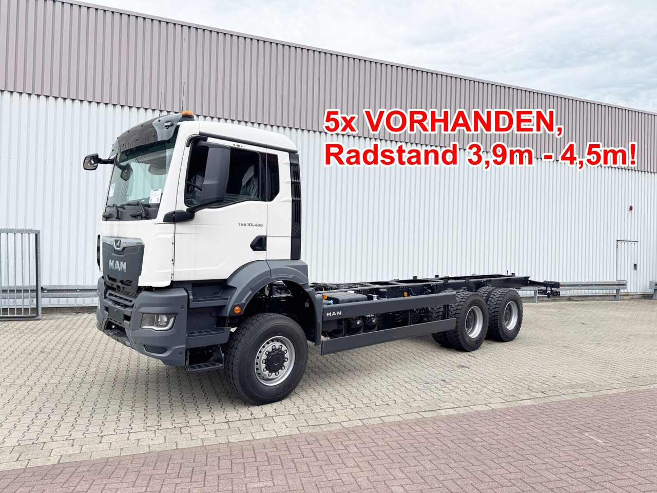 MAN TGS 33.480 6x6 BB CH TGS 33.480 6x6 BB CH, Hohe Bauart, Nebenantrieb - Kamion sa golom šasijom i zatvorenom kabinom: slika 1 MAN TGS 33.480 6x6 BB CH TGS 33.480 6x6 BB CH, Hohe Bauart, Nebenantrieb - Kamion sa golom šasijom i zatvorenom kabinom: slika 1