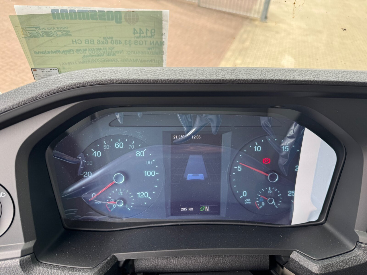 MAN TGS 33.480 6x6 BB CH TGS 33.480 6x6 BB CH, Hohe Bauart, Nebenantrieb - Kamion sa golom šasijom i zatvorenom kabinom: slika 3 MAN TGS 33.480 6x6 BB CH TGS 33.480 6x6 BB CH, Hohe Bauart, Nebenantrieb - Kamion sa golom šasijom i zatvorenom kabinom: slika 3