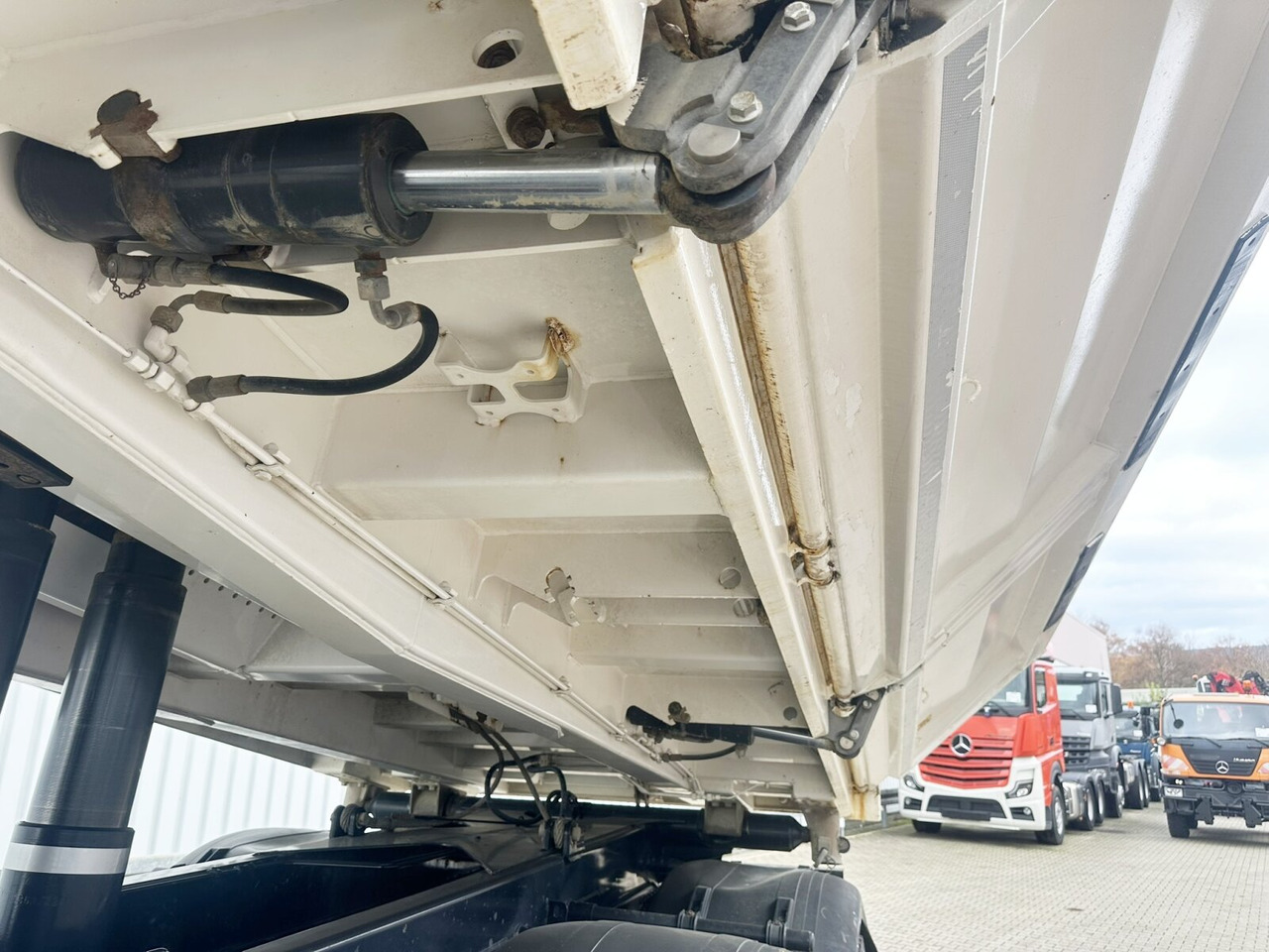 MAN TGS 35.460 8X4 BB TGS 35.460 8X4 BB, Meiller Bordmatik, Rollplane, 13m³ - Istovarivač: slika 2 MAN TGS 35.460 8X4 BB TGS 35.460 8X4 BB, Meiller Bordmatik, Rollplane, 13m³ - Istovarivač: slika 2