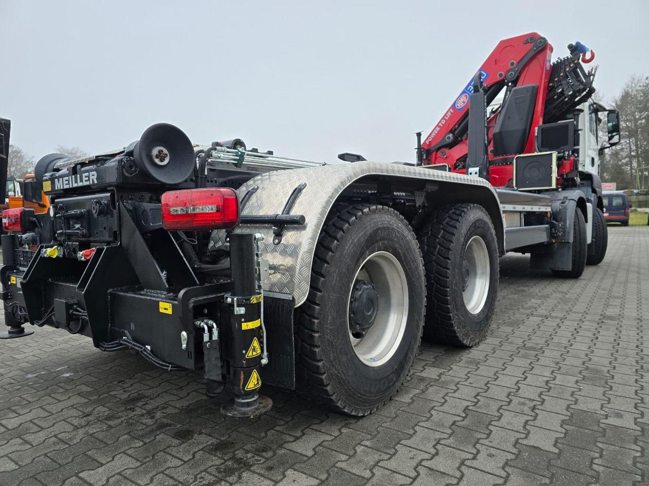 MAN TGS 35.480 8X4 BL TGS 35.480 8X4 BL, Intarder, Kran HMF 3220-K6, 4-fach Abstützung, Funk - Kamion sa hidrauličnom kukom, Kamion sa dizalicom: slika 2 MAN TGS 35.480 8X4 BL TGS 35.480 8X4 BL, Intarder, Kran HMF 3220-K6, 4-fach Abstützung, Funk - Kamion sa hidrauličnom kukom, Kamion sa dizalicom: slika 2