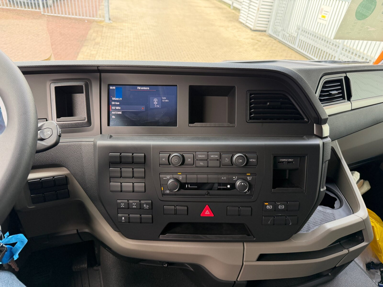 MAN TGS 41.440 8x4 BB CH TGS 41.440 8x4 BB CH, Retarder, MEHRFACH VORHANDEN! - Kamion sa golom šasijom i zatvorenom kabinom: slika 5 MAN TGS 41.440 8x4 BB CH TGS 41.440 8x4 BB CH, Retarder, MEHRFACH VORHANDEN! - Kamion sa golom šasijom i zatvorenom kabinom: slika 5