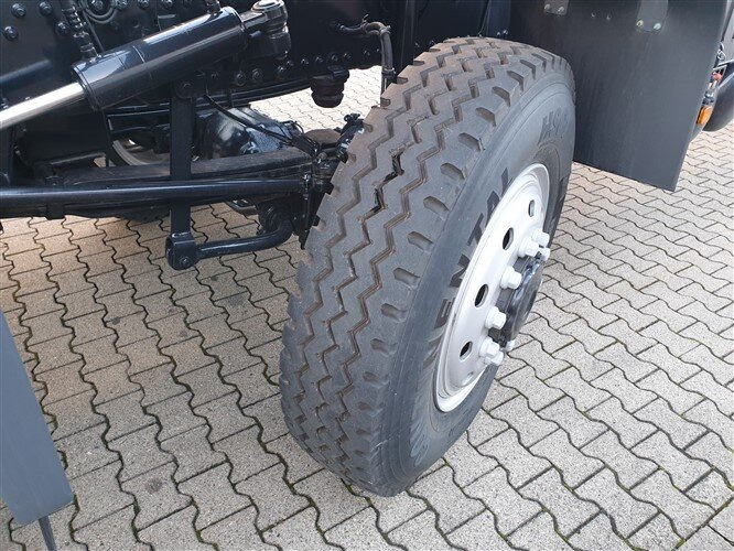 MAN TGS 41.480 8X6 BB TGS 41.480 8X6 BB, ca. 25.000l mit Separatpumpe - Kamion cisterna: slika 3 MAN TGS 41.480 8X6 BB TGS 41.480 8X6 BB, ca. 25.000l mit Separatpumpe - Kamion cisterna: slika 3