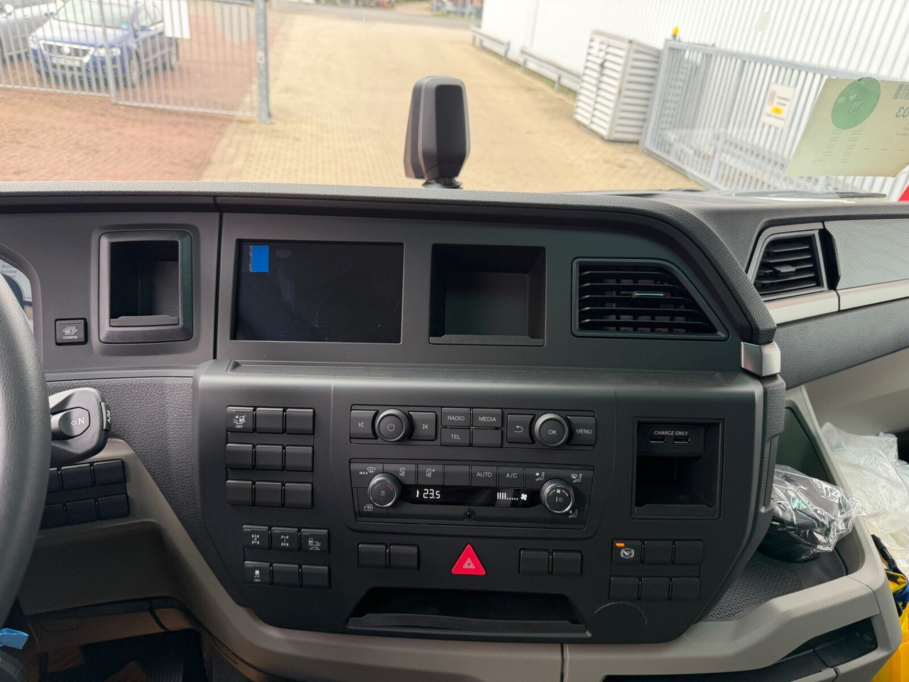 MAN TGS 41.480 8x4 BB CH TGS 41.480 8x4 BB CH, MEHRFACH VORHANDEN! - Kamion sa golom šasijom i zatvorenom kabinom: slika 4 MAN TGS 41.480 8x4 BB CH TGS 41.480 8x4 BB CH, MEHRFACH VORHANDEN! - Kamion sa golom šasijom i zatvorenom kabinom: slika 4