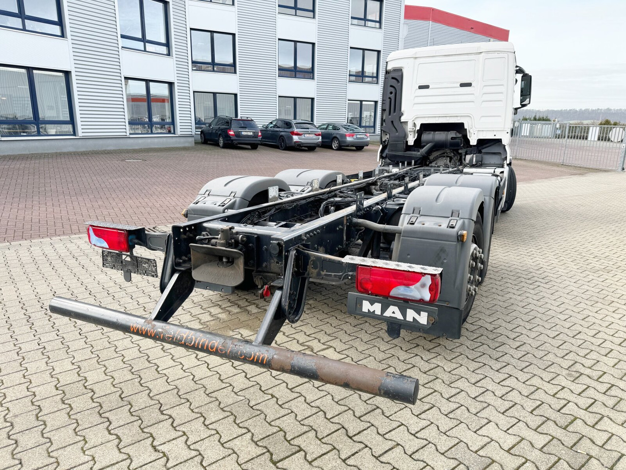 Kamion sa golom šasijom i zatvorenom kabinom MAN TGX 26.440 6X2-4 LL TGX 26.440 6X2-4 LL, Lift-/Lenkachse: slika 8