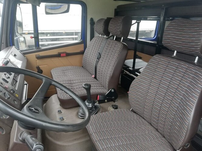 Mercedes-Benz 917 AF 4x4 Doka 917 AF 4x4 Doka - Kamion sa zatvorenim sandukom: slika 2 Mercedes-Benz 917 AF 4x4 Doka 917 AF 4x4 Doka - Kamion sa zatvorenim sandukom: slika 2