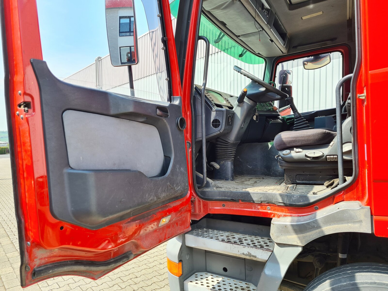 Mercedes-Benz Actros 1835 K 4x2 Actros 1835 K 4x2 - Kamion sa golom šasijom i zatvorenom kabinom: slika 2 Mercedes-Benz Actros 1835 K 4x2 Actros 1835 K 4x2 - Kamion sa golom šasijom i zatvorenom kabinom: slika 2