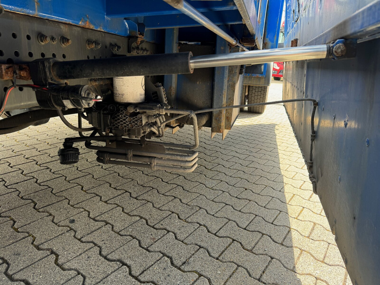 Mercedes-Benz Actros 1836 L 4x2 Actros 1836 L 4x2, Glastransporter, Heckkran Palfinger Pk 12002-EH, Funk - Kamion sa dizalicom: slika 2 Mercedes-Benz Actros 1836 L 4x2 Actros 1836 L 4x2, Glastransporter, Heckkran Palfinger Pk 12002-EH, Funk - Kamion sa dizalicom: slika 2