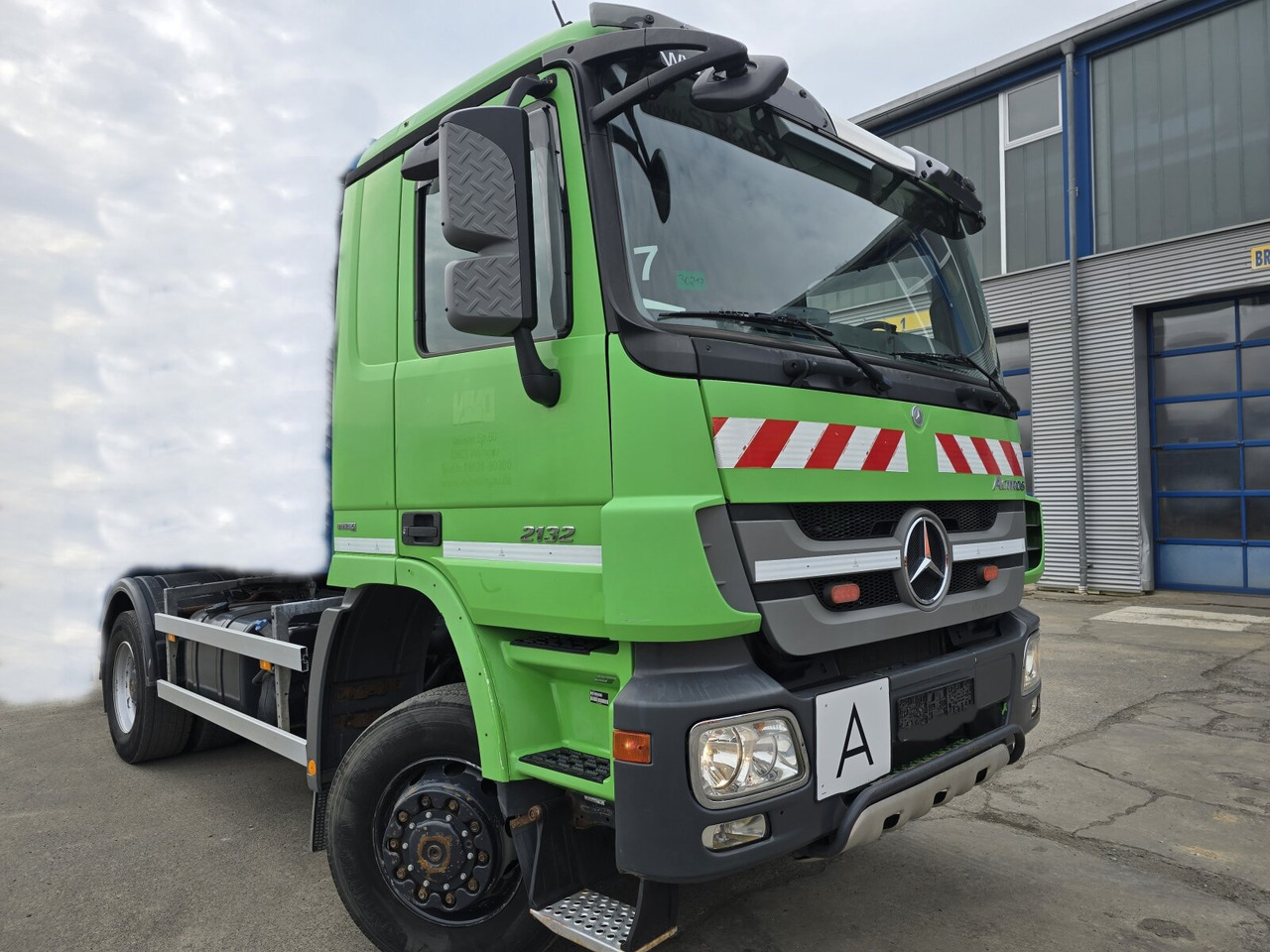 Mercedes-Benz Actros 2032 LA 4x4 Actros 2032 LA 4x4/ Rdstand 3.600 mm - Kamion sa golom šasijom i zatvorenom kabinom: slika 1 Mercedes-Benz Actros 2032 LA 4x4 Actros 2032 LA 4x4/ Rdstand 3.600 mm - Kamion sa golom šasijom i zatvorenom kabinom: slika 1