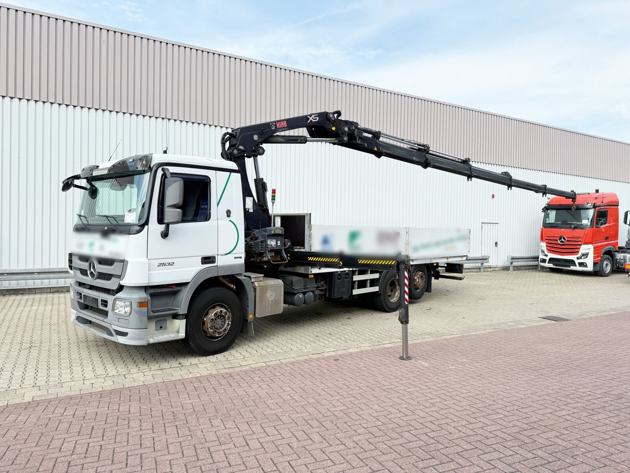 Mercedes-Benz Actros 2532 L 6x2 Actros 2532 L 6x2, Liftachse, Kran Hiab 244EP-5 HiDuo, Funk - Kamion sa dizalicom, Kamion sa tovarnim sandukom: slika 1 Mercedes-Benz Actros 2532 L 6x2 Actros 2532 L 6x2, Liftachse, Kran Hiab 244EP-5 HiDuo, Funk - Kamion sa dizalicom, Kamion sa tovarnim sandukom: slika 1