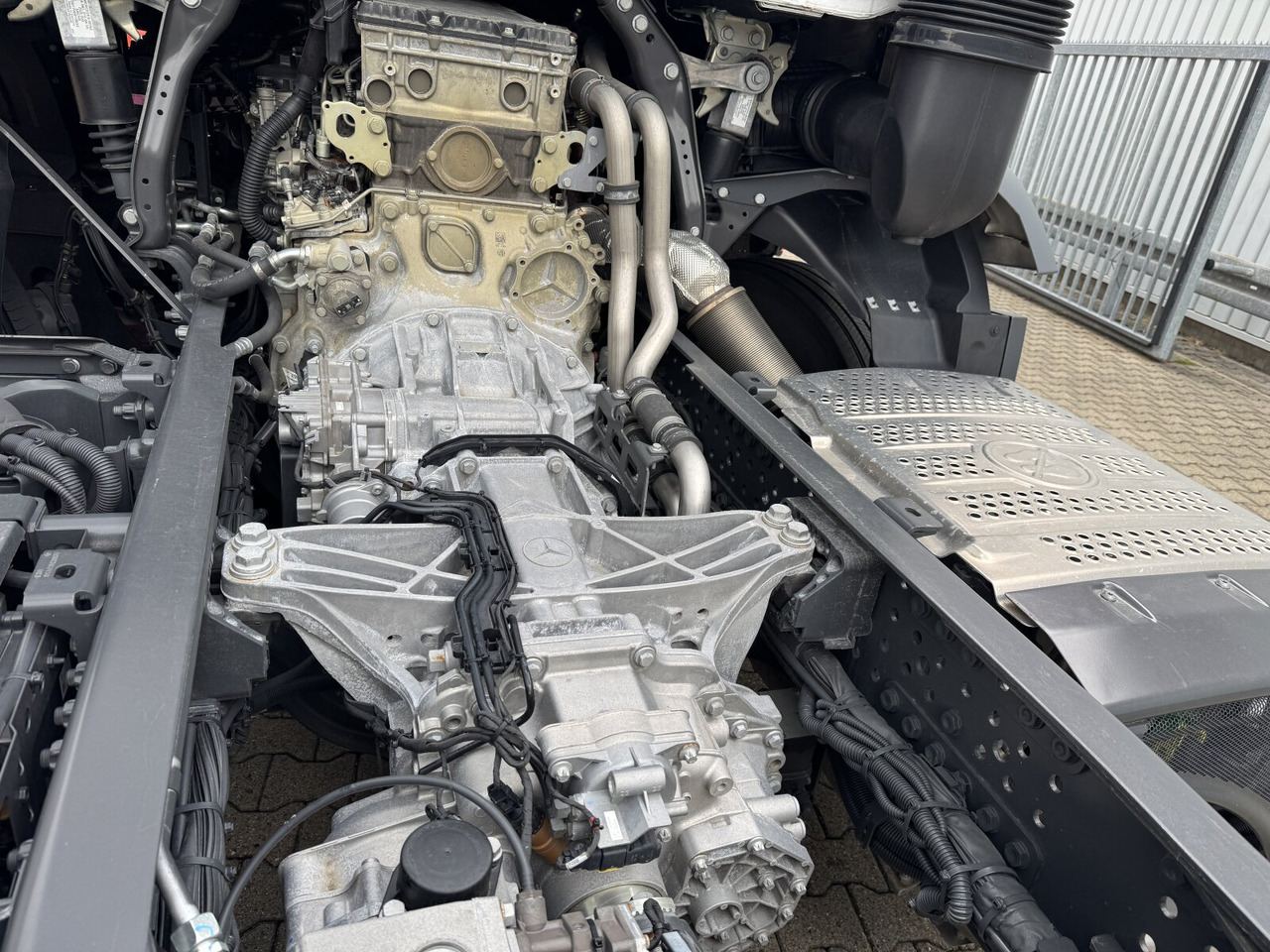 Mercedes-Benz Actros 2548 L 6x2 Actros 2548 L 6x2, Retarder, Lenk-/Liftachse - Kamion sa hidrauličnom kukom: slika 2 Mercedes-Benz Actros 2548 L 6x2 Actros 2548 L 6x2, Retarder, Lenk-/Liftachse - Kamion sa hidrauličnom kukom: slika 2