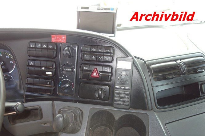 Mercedes-Benz Actros 2551 L 6x2 Actros 2551L/6x2, Lenk-Liftachse V 8 Motor - Kamion sa golom šasijom i zatvorenom kabinom: slika 4 Mercedes-Benz Actros 2551 L 6x2 Actros 2551L/6x2, Lenk-Liftachse V 8 Motor - Kamion sa golom šasijom i zatvorenom kabinom: slika 4