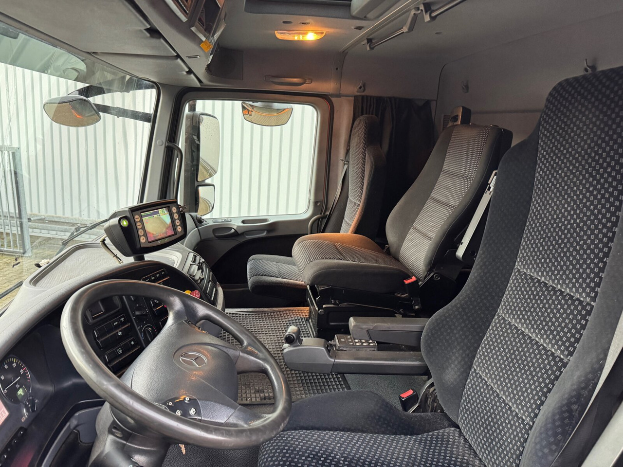 Mercedes-Benz Actros 2641/48 L 6x4 Actros 2641/48 L 6x4 - Kamion sa golom šasijom i zatvorenom kabinom: slika 4 Mercedes-Benz Actros 2641/48 L 6x4 Actros 2641/48 L 6x4 - Kamion sa golom šasijom i zatvorenom kabinom: slika 4