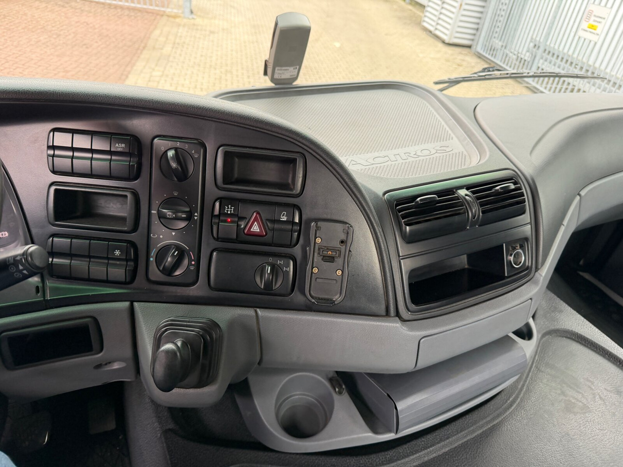 Mercedes-Benz Actros 2641 6x4 Actros 2641 6x4 - Kamion sa hidrauličnom kukom: slika 3 Mercedes-Benz Actros 2641 6x4 Actros 2641 6x4 - Kamion sa hidrauličnom kukom: slika 3