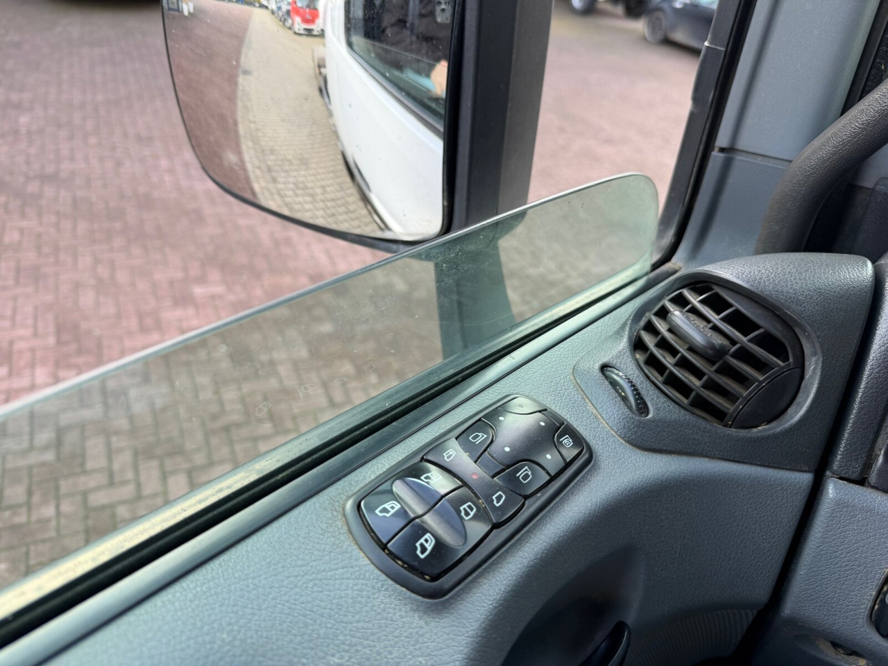 Mercedes-Benz Actros 2644 L 6x4 Actros 2644 L 6x4 - Kamion sa golom šasijom i zatvorenom kabinom: slika 2 Mercedes-Benz Actros 2644 L 6x4 Actros 2644 L 6x4 - Kamion sa golom šasijom i zatvorenom kabinom: slika 2