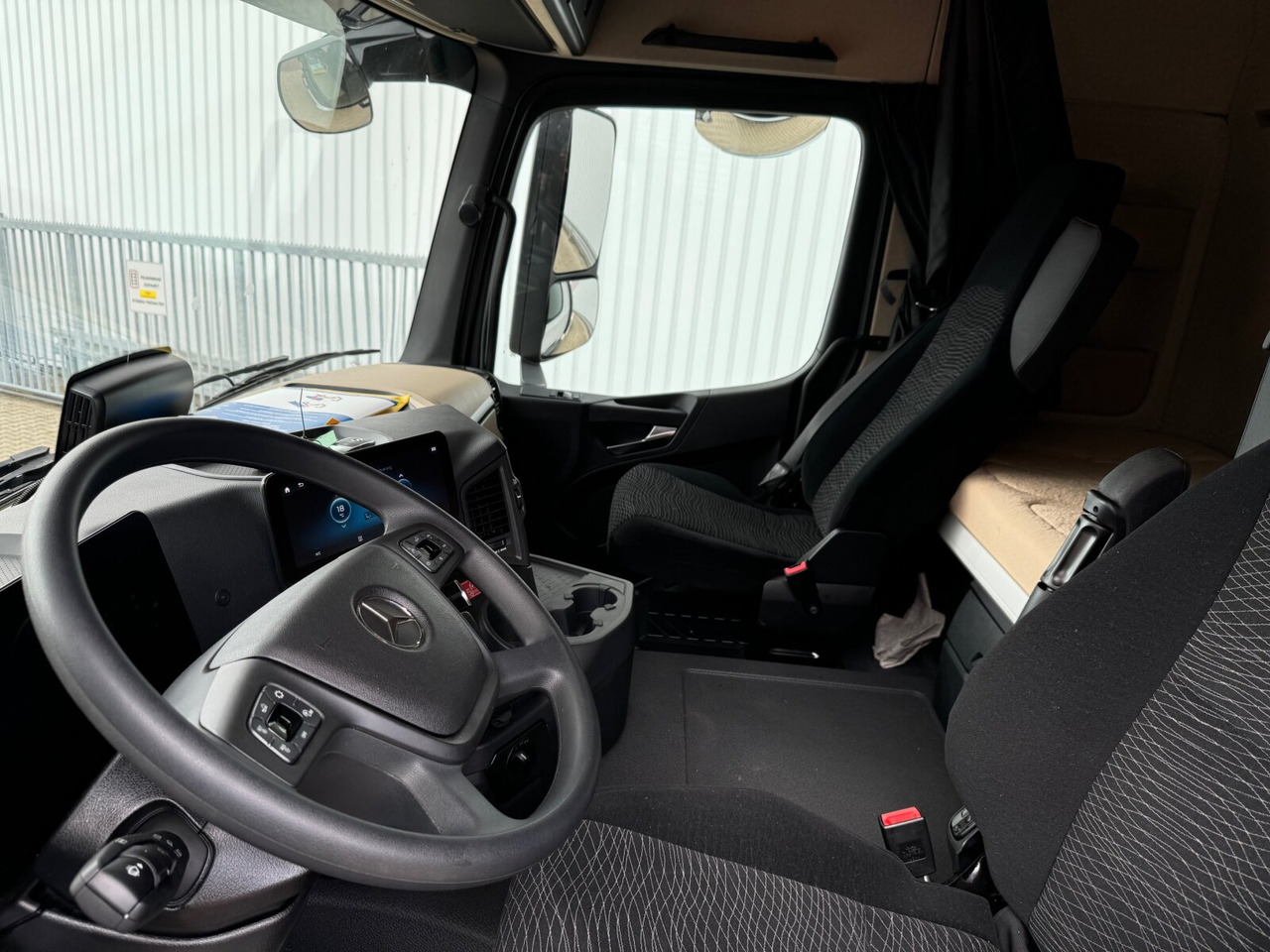 Mercedes-Benz Actros 2645 L 6x4 Actros 2645 L 6x4, MultimediaCockpit, Motorabtrieb, Funk - Kamion sa hidrauličnom kukom: slika 3 Mercedes-Benz Actros 2645 L 6x4 Actros 2645 L 6x4, MultimediaCockpit, Motorabtrieb, Funk - Kamion sa hidrauličnom kukom: slika 3