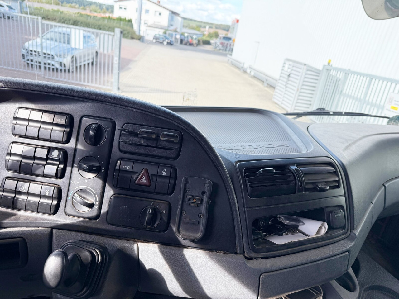 Mercedes-Benz Actros 2646 K 6x4 Actros 2646 K 6x4, Retarder - Kamion sa golom šasijom i zatvorenom kabinom: slika 2 Mercedes-Benz Actros 2646 K 6x4 Actros 2646 K 6x4, Retarder - Kamion sa golom šasijom i zatvorenom kabinom: slika 2