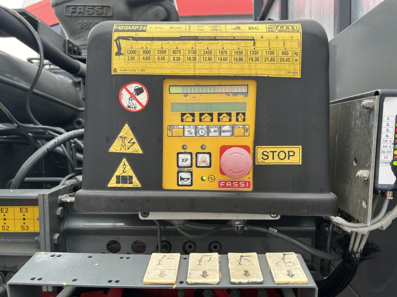 Mercedes-Benz Actros 3346 AK 6x6 Actros 3346 AK 6x6, 134t Anhängelast WSK, Heckkran Fassi F420AXP.26, Funk, Winde - Kamion sa dizalicom: slika 3 Mercedes-Benz Actros 3346 AK 6x6 Actros 3346 AK 6x6, 134t Anhängelast WSK, Heckkran Fassi F420AXP.26, Funk, Winde - Kamion sa dizalicom: slika 3