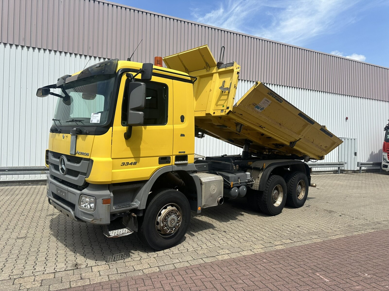 Mercedes-Benz Actros 3348 AK 6x6 Actros 3348 AK 6x6, Bordmatik links - Istovarivač: slika 1 Mercedes-Benz Actros 3348 AK 6x6 Actros 3348 AK 6x6, Bordmatik links - Istovarivač: slika 1