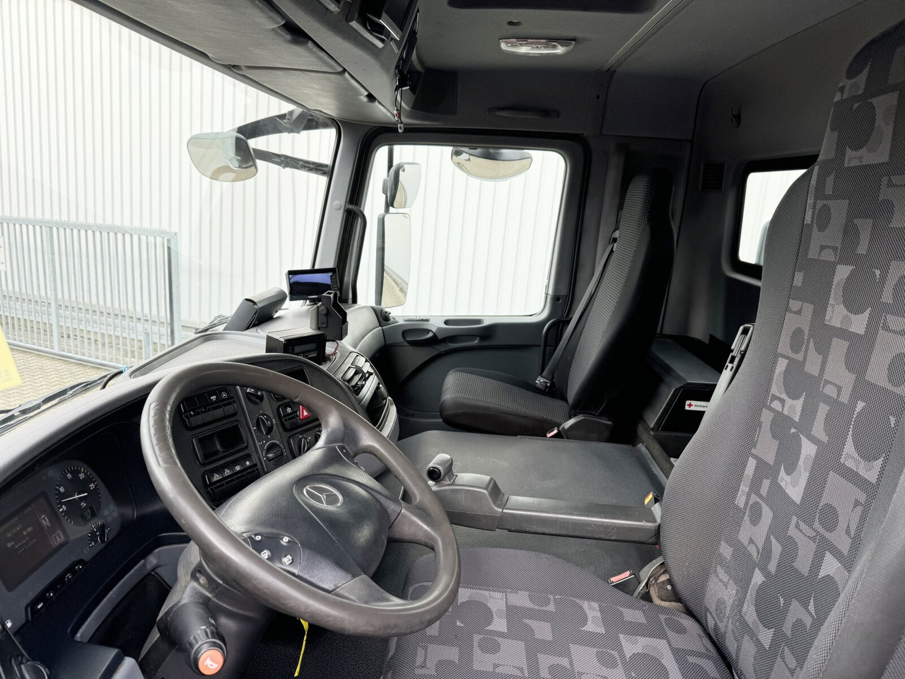 Mercedes-Benz Actros 4141 AK 8x8/4 Actros 4141 AK 8x8/4, Meiller RK 30.65 K, TOP ZUSTAND, EX KOMMUNE - Kamion sa hidrauličnom kukom: slika 3 Mercedes-Benz Actros 4141 AK 8x8/4 Actros 4141 AK 8x8/4, Meiller RK 30.65 K, TOP ZUSTAND, EX KOMMUNE - Kamion sa hidrauličnom kukom: slika 3