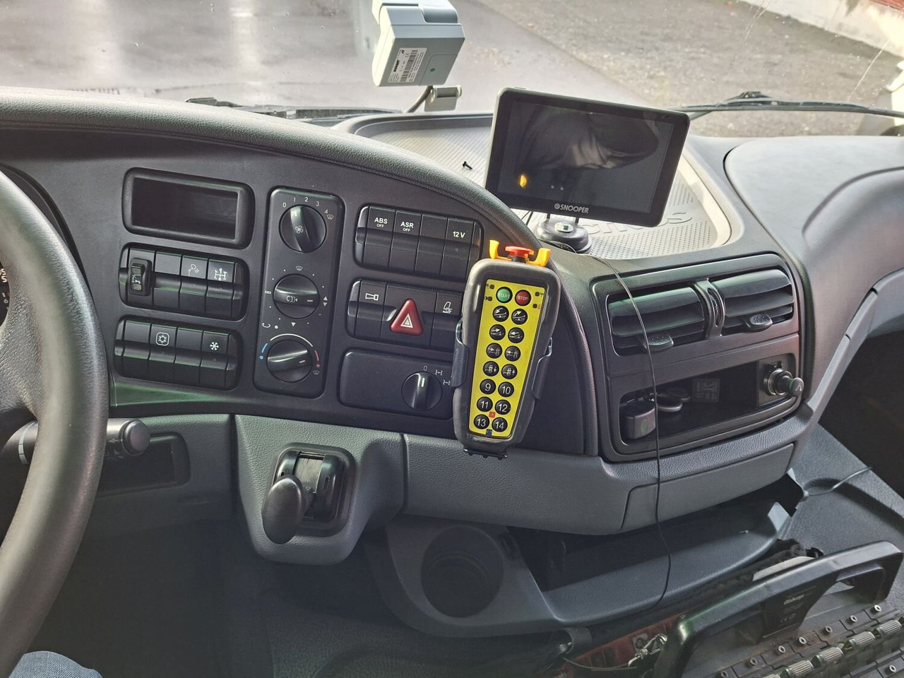 Mercedes-Benz Actros 4146 K 8x4/4 Actros 4146 K 8x4/4, Retarder, Kran Hiab XS 477 E-7 HiPro, Bj. 2010, Flyjib, Seilwinde, Funk - Kamion sa hidrauličnom kukom, Kamion sa dizalicom: slika 5 Mercedes-Benz Actros 4146 K 8x4/4 Actros 4146 K 8x4/4, Retarder, Kran Hiab XS 477 E-7 HiPro, Bj. 2010, Flyjib, Seilwinde, Funk - Kamion sa hidrauličnom kukom, Kamion sa dizalicom: slika 5