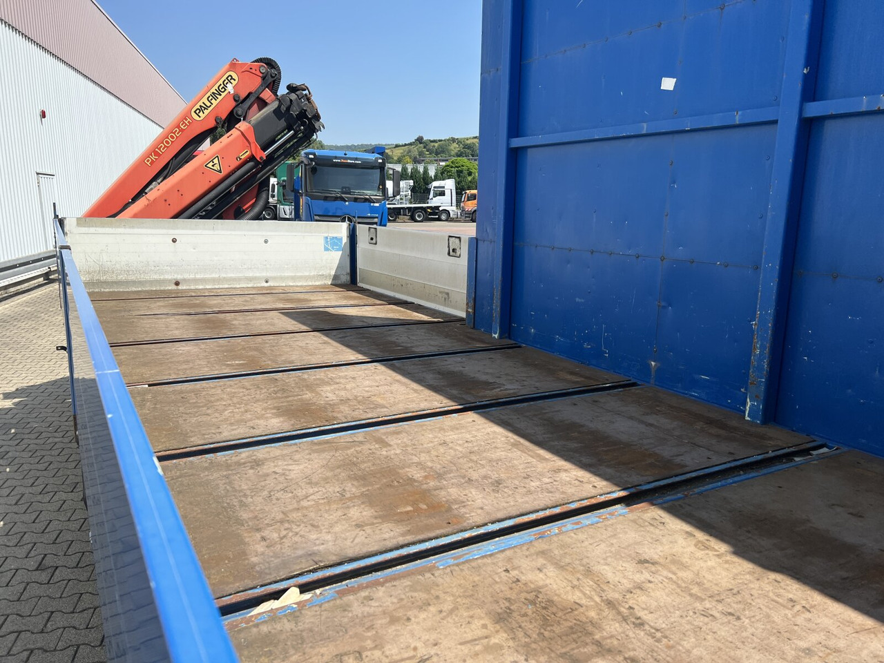 Mercedes-Benz Antos 1836 L 4x2 Antos 1836 L 4x2, Glastransporter, Heckkran Palfinger Pk 12002-EH, Funk - Kamion sa dizalicom: slika 4 Mercedes-Benz Antos 1836 L 4x2 Antos 1836 L 4x2, Glastransporter, Heckkran Palfinger Pk 12002-EH, Funk - Kamion sa dizalicom: slika 4