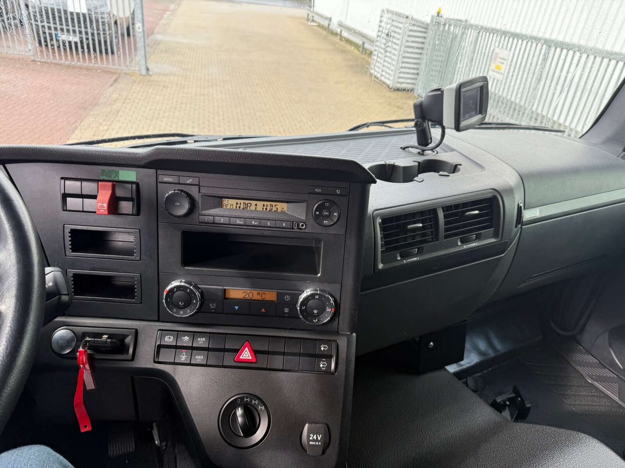 Mercedes-Benz Arocs 1827/30 A 4x4 Arocs 1827/30 A 4x4, Ex-! - Kamion sa tovarnim sandukom: slika 2 Mercedes-Benz Arocs 1827/30 A 4x4 Arocs 1827/30 A 4x4, Ex-! - Kamion sa tovarnim sandukom: slika 2