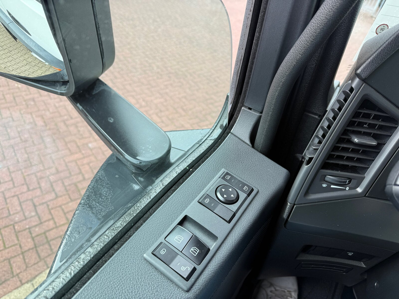 Mercedes-Benz Arocs 1827/30 A 4x4 Arocs 1827/30 A 4x4, mehrfach vorhanden! - Kamion sa golom šasijom i zatvorenom kabinom: slika 5 Mercedes-Benz Arocs 1827/30 A 4x4 Arocs 1827/30 A 4x4, mehrfach vorhanden! - Kamion sa golom šasijom i zatvorenom kabinom: slika 5