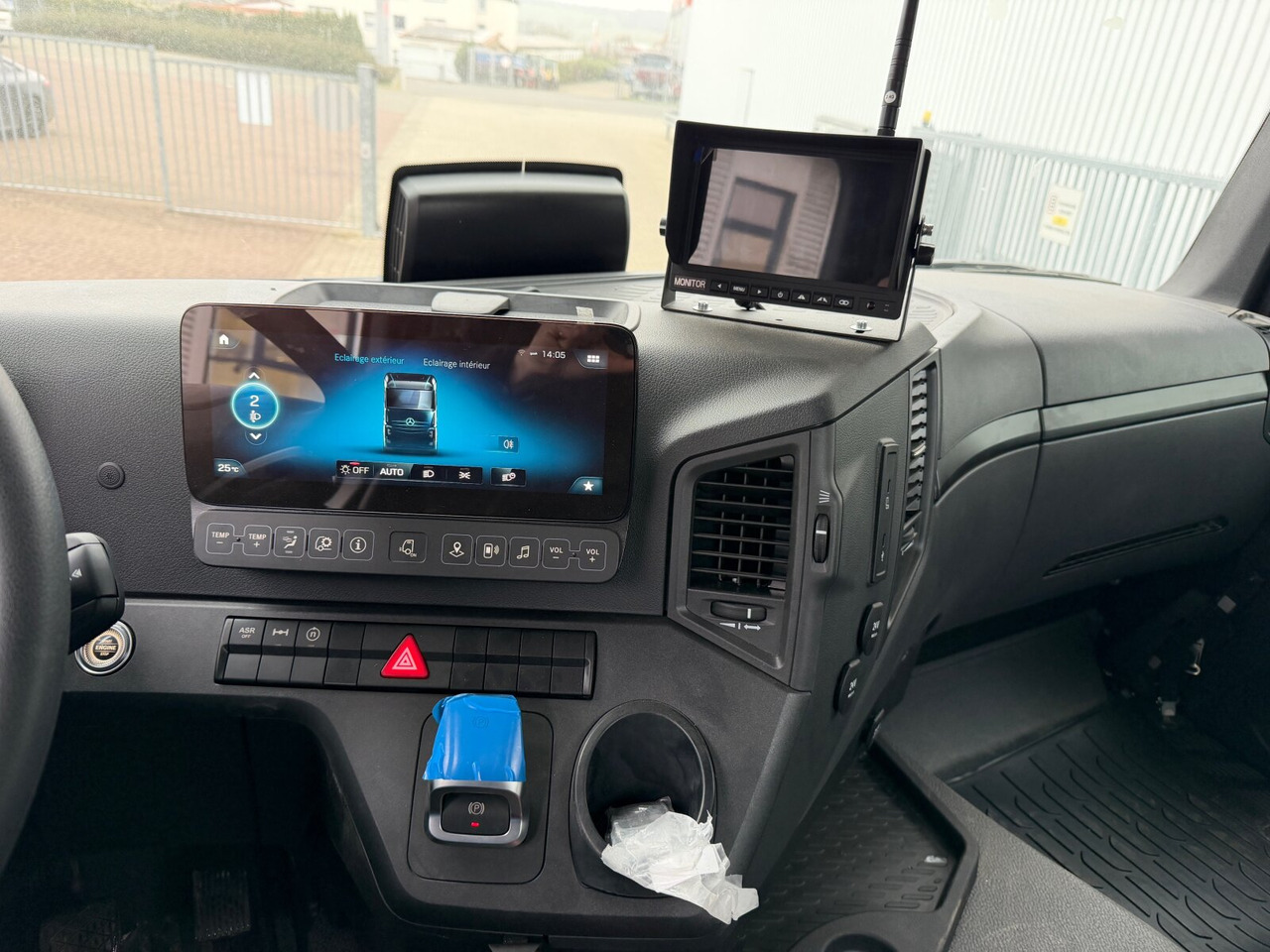 Mercedes-Benz Arocs 1840 K 4x2 Arocs 1840 K 4x2, MultimediaCockpit, 2x Nebenantrieb, NMV & Motorabtrieb - Kamion sa golom šasijom i zatvorenom kabinom: slika 4 Mercedes-Benz Arocs 1840 K 4x2 Arocs 1840 K 4x2, MultimediaCockpit, 2x Nebenantrieb, NMV & Motorabtrieb - Kamion sa golom šasijom i zatvorenom kabinom: slika 4