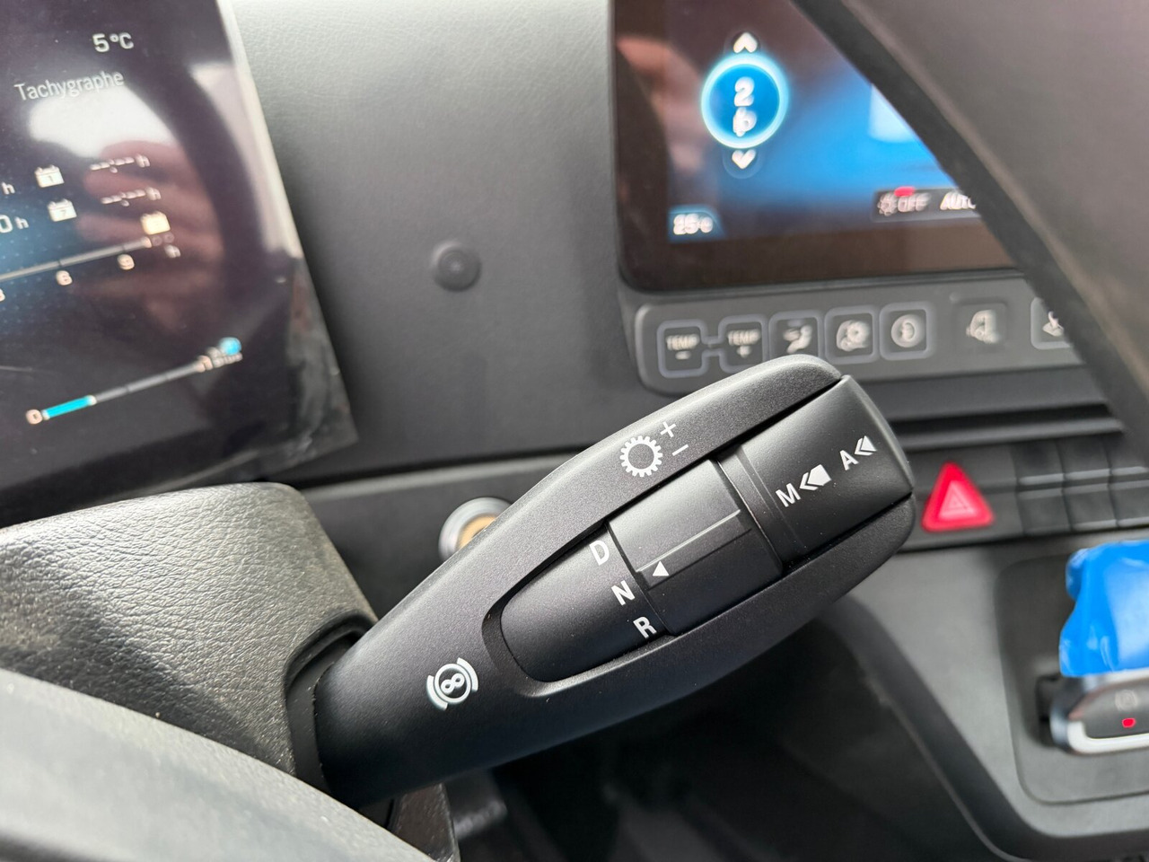 Mercedes-Benz Arocs 1840 K 4x2 Arocs 1840 K 4x2, MultimediaCockpit, 2x Nebenantrieb, NMV & Motorabtrieb - Kamion sa golom šasijom i zatvorenom kabinom: slika 5 Mercedes-Benz Arocs 1840 K 4x2 Arocs 1840 K 4x2, MultimediaCockpit, 2x Nebenantrieb, NMV & Motorabtrieb - Kamion sa golom šasijom i zatvorenom kabinom: slika 5