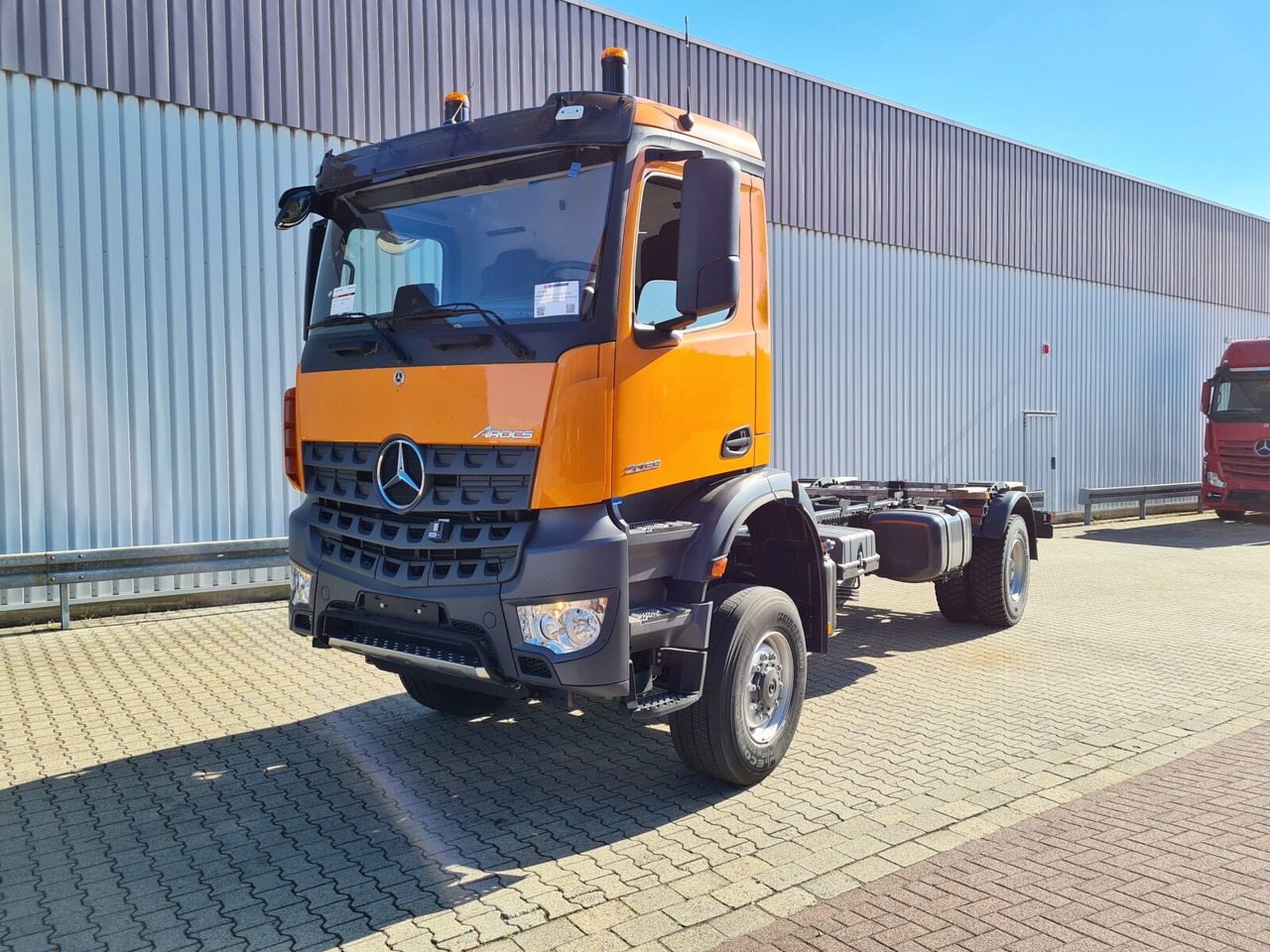 Mercedes-Benz Arocs 2033 A 4x4 Arocs 2033 A 4x4, Grounder, Motorabtrieb - Kamion sa golom šasijom i zatvorenom kabinom: slika 1 Mercedes-Benz Arocs 2033 A 4x4 Arocs 2033 A 4x4, Grounder, Motorabtrieb - Kamion sa golom šasijom i zatvorenom kabinom: slika 1
