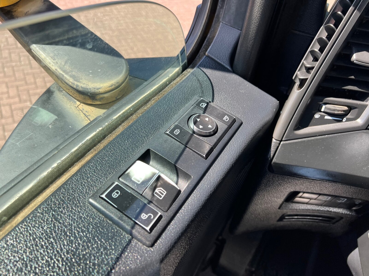 Kamion sa golom šasijom i zatvorenom kabinom Mercedes-Benz Arocs 2045 AK 4x4 Arocs 2045 AK 4x4, GROUNDER: slika 10