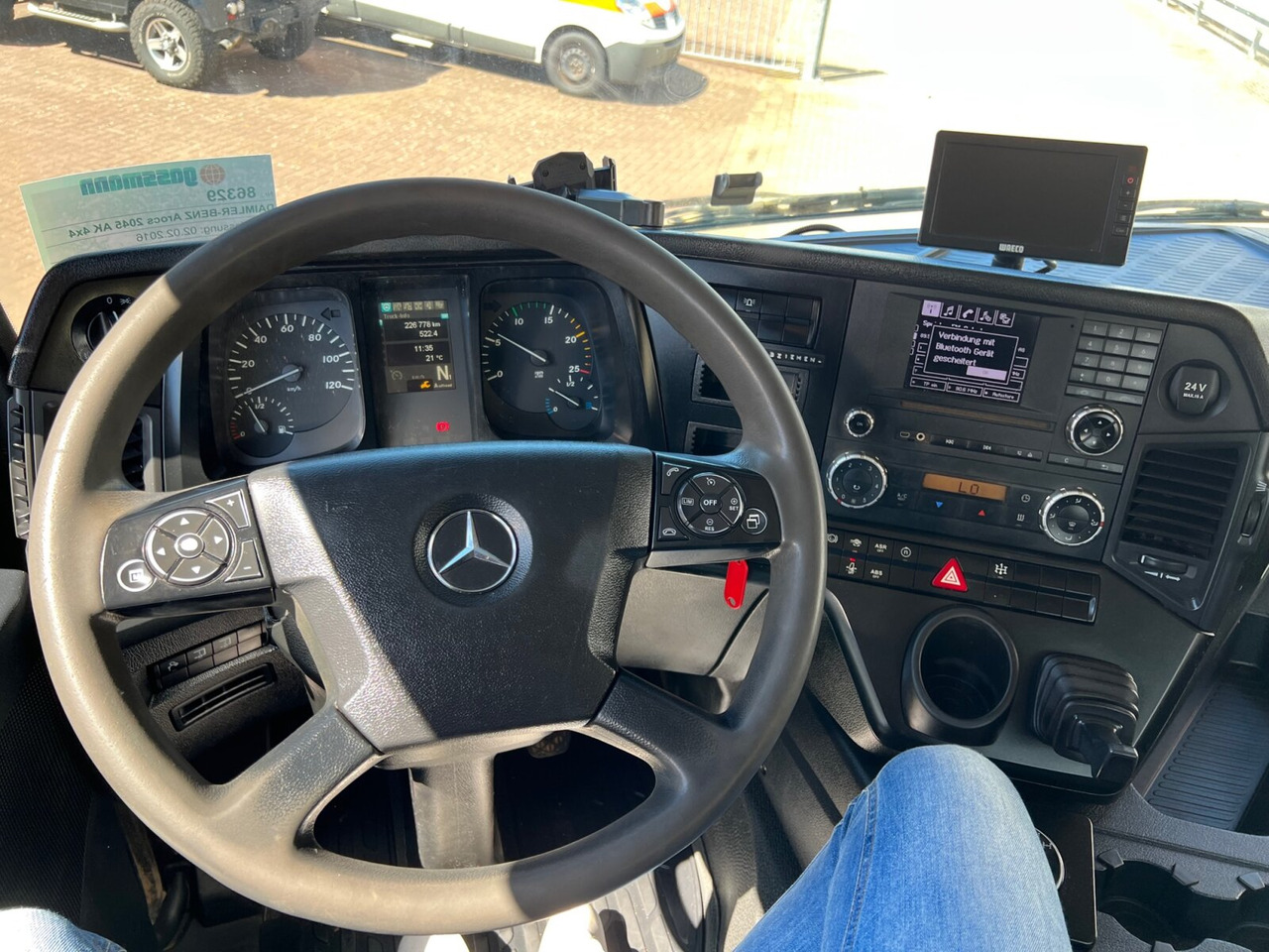 Interior photo 1: Kamion sa golom šasijom i zatvorenom kabinom Mercedes-Benz Arocs 2045 AK 4x4 Arocs 2045 AK 4x4, GROUNDER