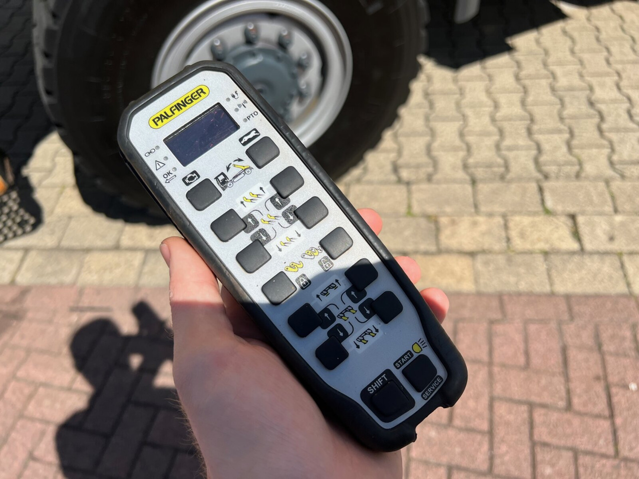 Kamion za utovaranje kontejnera Mercedes-Benz Arocs 2045 AK 4x4 Arocs 2045 AK 4x4, GROUNDER, Funk: slika 6 Kamion za utovaranje kontejnera Mercedes-Benz Arocs 2045 AK 4x4 Arocs 2045 AK 4x4, GROUNDER, Funk: slika 6