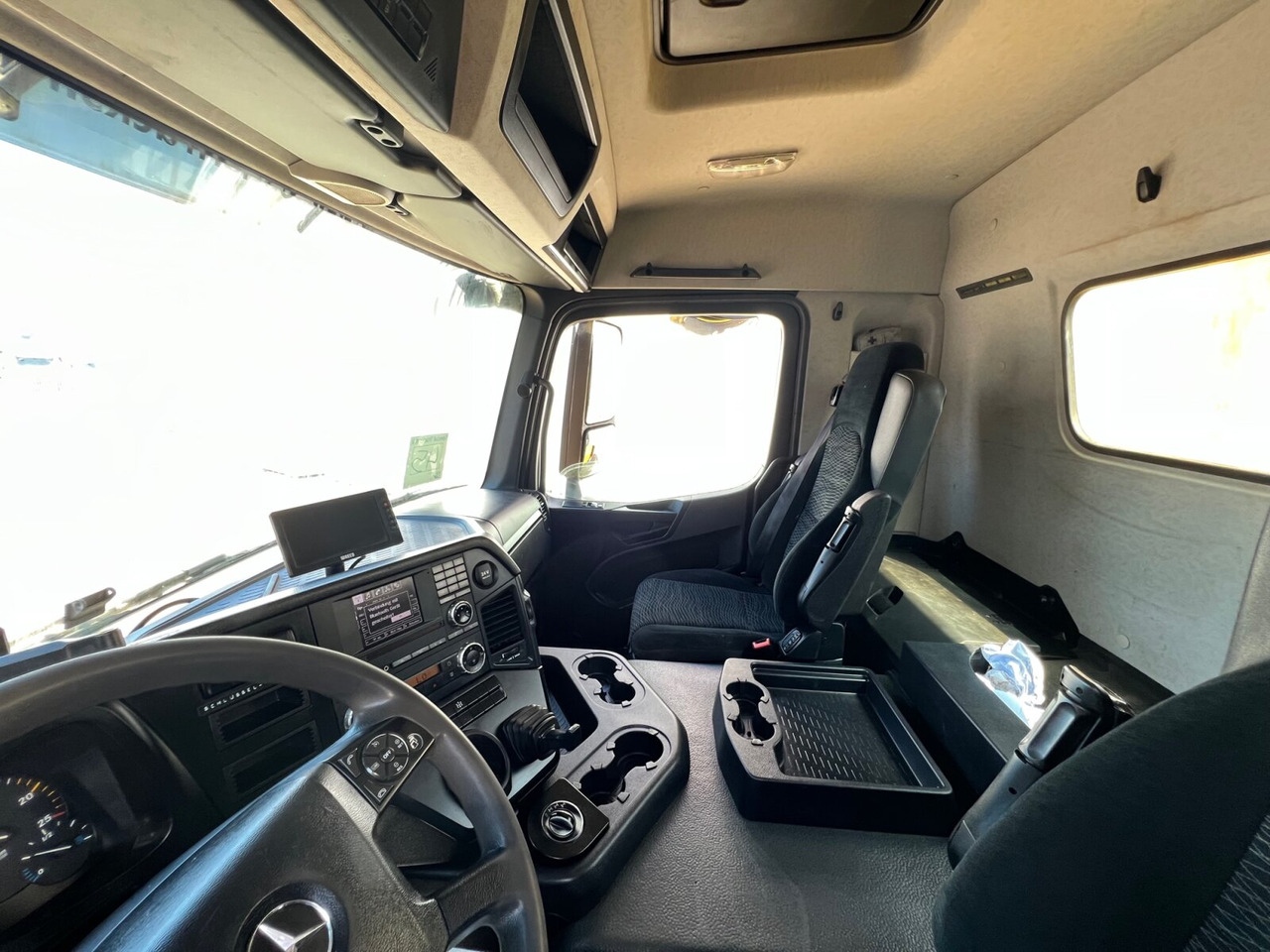 Kamion za utovaranje kontejnera Mercedes-Benz Arocs 2045 AK 4x4 Arocs 2045 AK 4x4, GROUNDER, Funk: slika 15 Kamion za utovaranje kontejnera Mercedes-Benz Arocs 2045 AK 4x4 Arocs 2045 AK 4x4, GROUNDER, Funk: slika 15