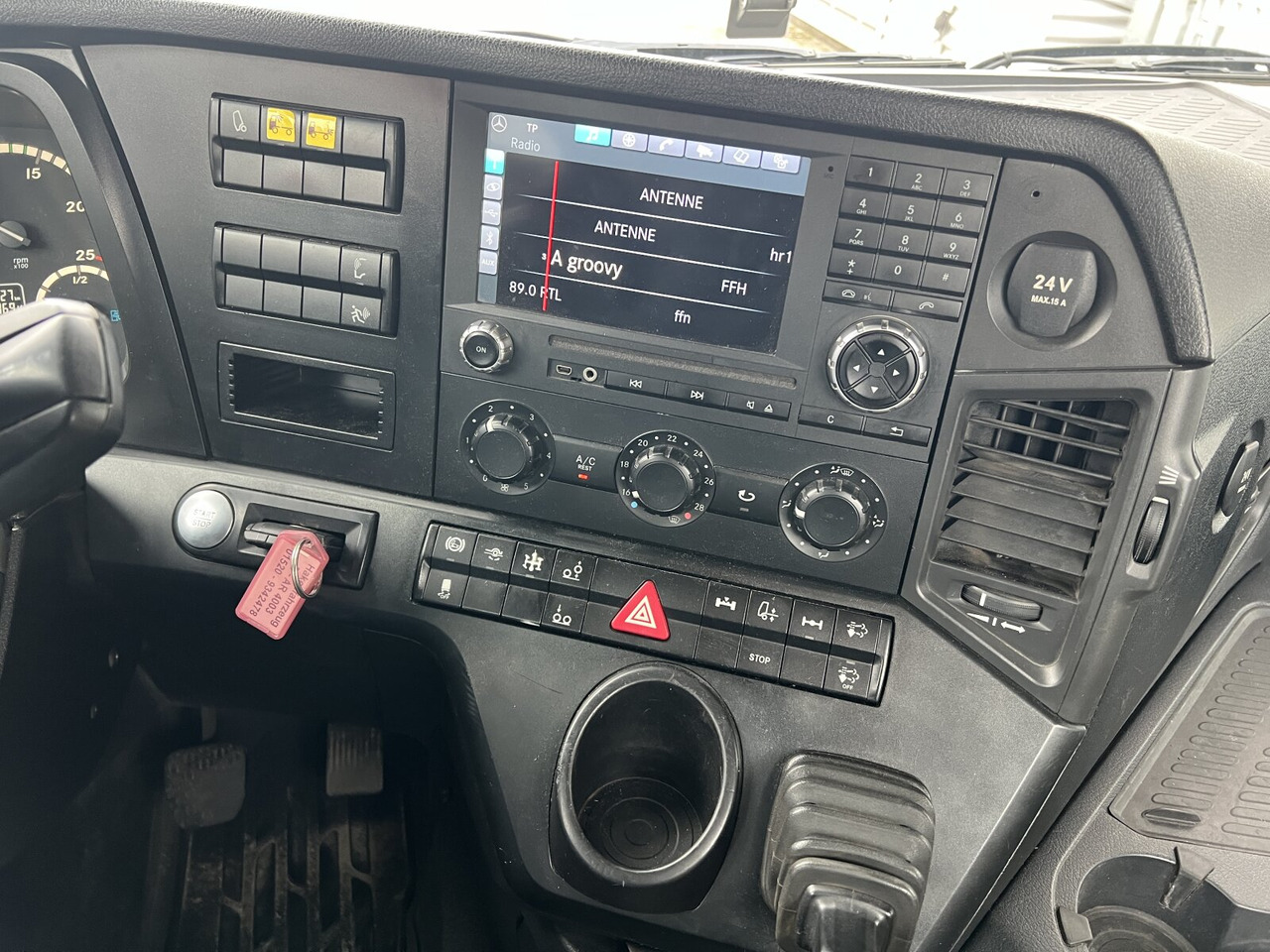 Mercedes-Benz Arocs 2552 L 6x2 Arocs 2552 L 6x2, Lenk-/Liftachse - Kamion sa hidrauličnom kukom: slika 4 Mercedes-Benz Arocs 2552 L 6x2 Arocs 2552 L 6x2, Lenk-/Liftachse - Kamion sa hidrauličnom kukom: slika 4
