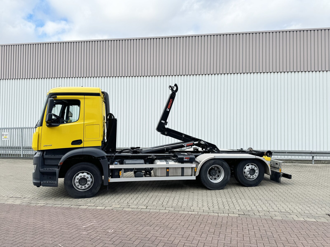 Kamion sa hidrauličnom kukom novi Mercedes-Benz Arocs 2642 L 6x2 Arocs 2642 L 6x2/42, Liftachse, Hiab 21S56 bis 6.5m Container: slika 12