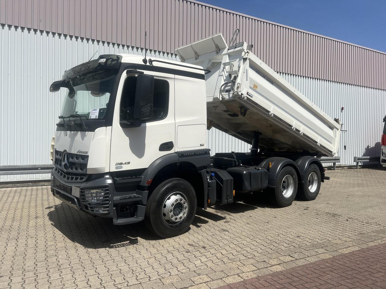 Mercedes-Benz Arocs 2643 K 6x4 Arocs 2643 K 6x4, Meiller Kipper - Istovarivač: slika 1 Mercedes-Benz Arocs 2643 K 6x4 Arocs 2643 K 6x4, Meiller Kipper - Istovarivač: slika 1