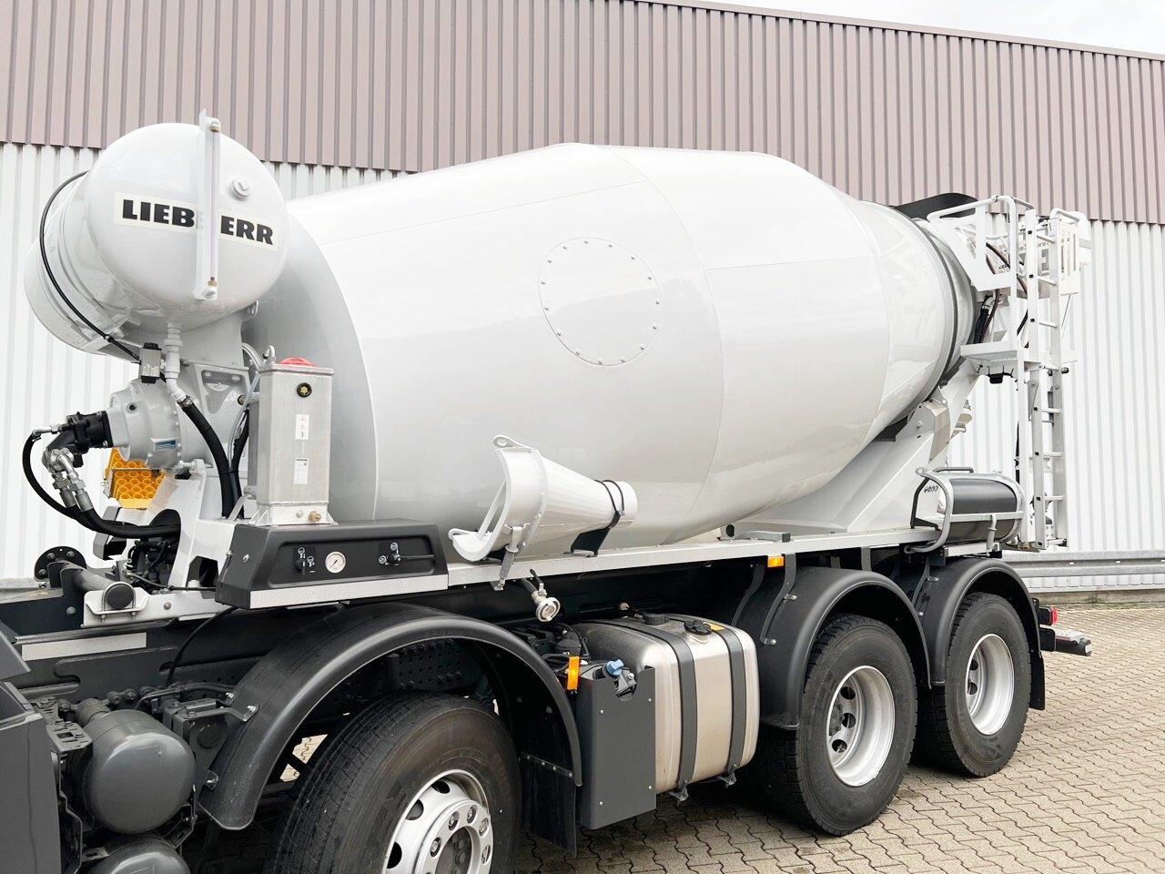Mercedes-Benz Arocs 3240 B 8x4/4 Arocs 3240 B 8x4/4, Liebherr HTM 905 Mischer ca. 9m³, Multimedia Cockpit, Navi - Mikser za beton: slika 3 Mercedes-Benz Arocs 3240 B 8x4/4 Arocs 3240 B 8x4/4, Liebherr HTM 905 Mischer ca. 9m³, Multimedia Cockpit, Navi - Mikser za beton: slika 3