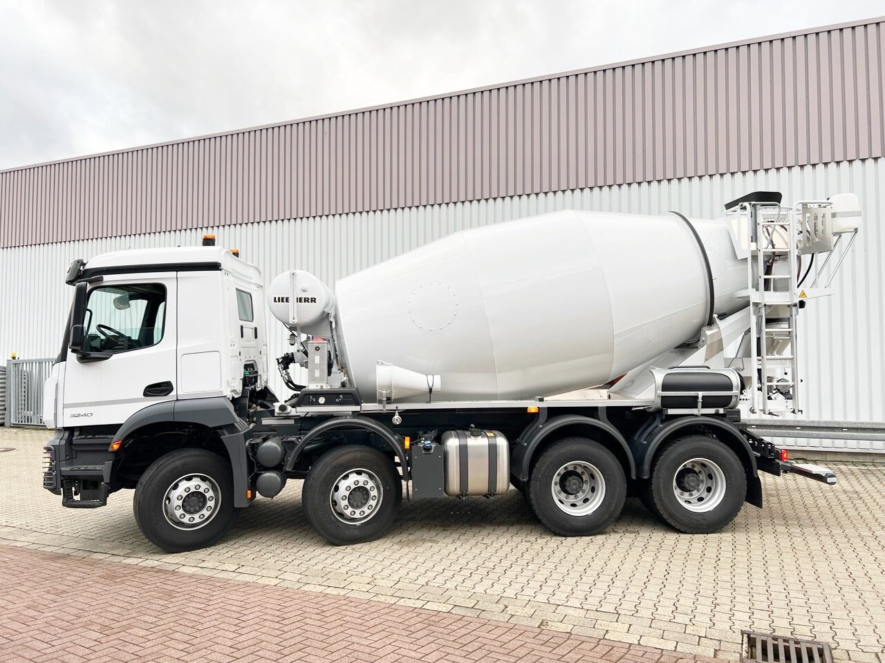 Mercedes-Benz Arocs 3240 B 8x4/4 Arocs 3240 B 8x4/4, Liebherr HTM 905 Mischer ca. 9m³, Multimedia Cockpit, Navi - Mikser za beton: slika 2 Mercedes-Benz Arocs 3240 B 8x4/4 Arocs 3240 B 8x4/4, Liebherr HTM 905 Mischer ca. 9m³, Multimedia Cockpit, Navi - Mikser za beton: slika 2