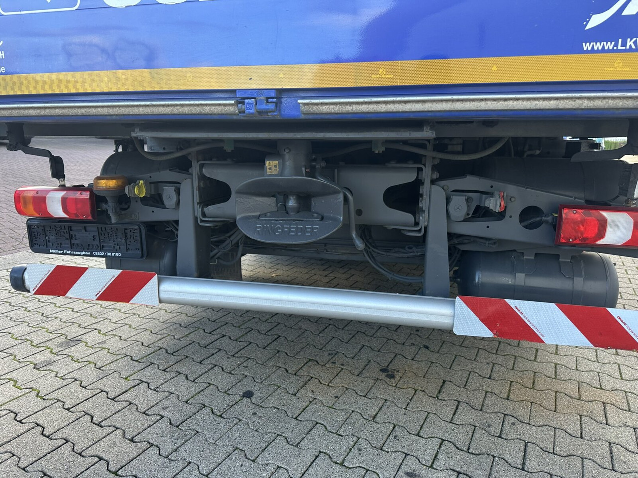 Mercedes-Benz Arocs 3245 L 8x2/6 Arocs 3245 L 8x2/6, Kran Fassi F 545 RA 2.26 XE, Jib, Funk, 29,7 m - 400 kg - Kamion sa dizalicom, Kamion sa tovarnim sandukom: slika 5 Mercedes-Benz Arocs 3245 L 8x2/6 Arocs 3245 L 8x2/6, Kran Fassi F 545 RA 2.26 XE, Jib, Funk, 29,7 m - 400 kg - Kamion sa dizalicom, Kamion sa tovarnim sandukom: slika 5