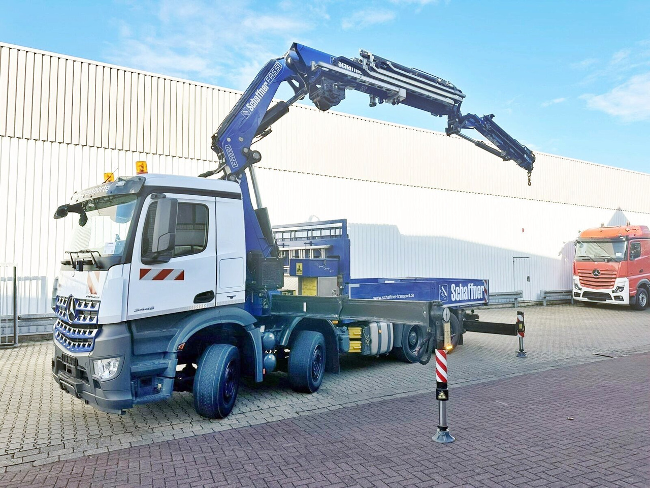 Mercedes-Benz Arocs 3245 L 8x2/6 Arocs 3245 L 8x2/6, Kran Fassi F 545 RA 2.26 XE, Jib, Funk, 29,7 m - 400 kg - Kamion sa dizalicom, Kamion sa tovarnim sandukom: slika 1 Mercedes-Benz Arocs 3245 L 8x2/6 Arocs 3245 L 8x2/6, Kran Fassi F 545 RA 2.26 XE, Jib, Funk, 29,7 m - 400 kg - Kamion sa dizalicom, Kamion sa tovarnim sandukom: slika 1