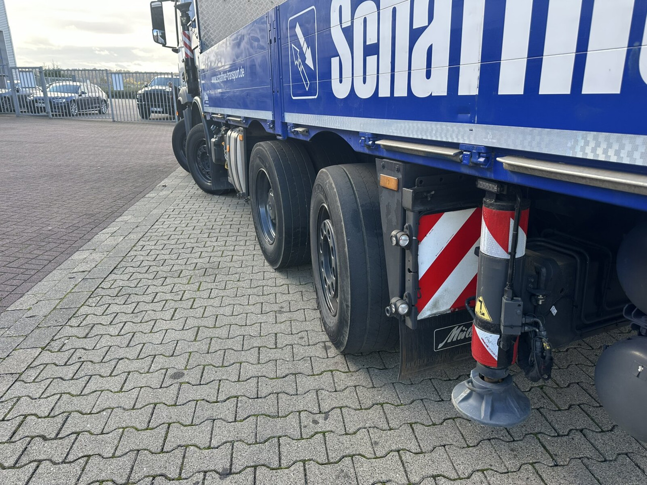 Mercedes-Benz Arocs 3245 L 8x2/6 Arocs 3245 L 8x2/6, Kran Fassi F 545 RA 2.26 XE, Jib, Funk, 29,7 m - 400 kg - Kamion sa dizalicom, Kamion sa tovarnim sandukom: slika 3 Mercedes-Benz Arocs 3245 L 8x2/6 Arocs 3245 L 8x2/6, Kran Fassi F 545 RA 2.26 XE, Jib, Funk, 29,7 m - 400 kg - Kamion sa dizalicom, Kamion sa tovarnim sandukom: slika 3